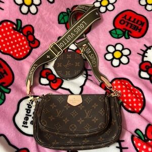 [FAKE ] lv purse with thick strap & coinpurse .